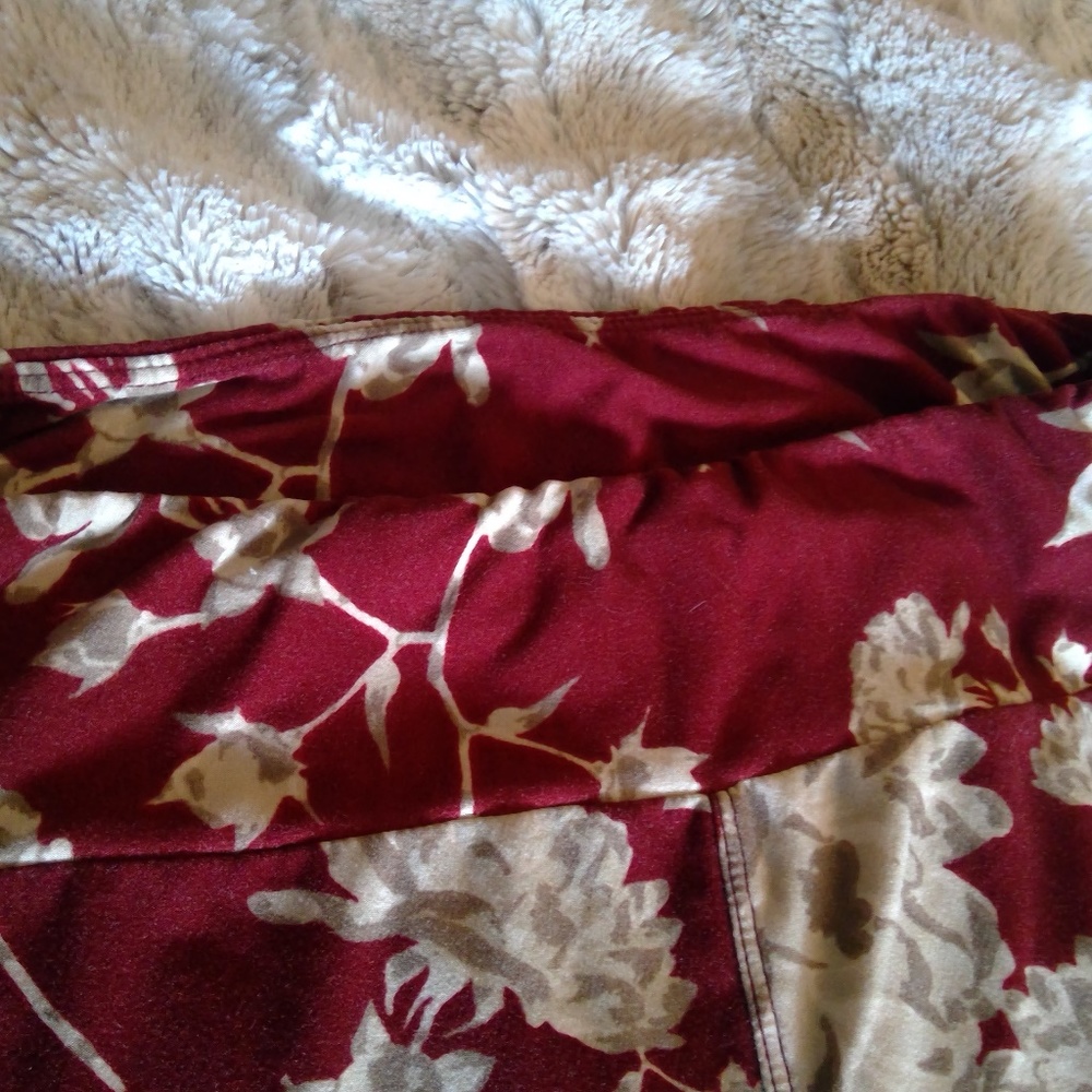 LulaRoe OS Marroon Used Peonies Design - Picture 4 of 5